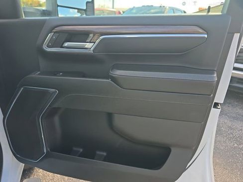 Used 2024 Chevrolet Silverado 2500 LT image 24