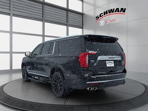 Used 2021 GMC Yukon XL Denali w/ Denali Premium Package image 6