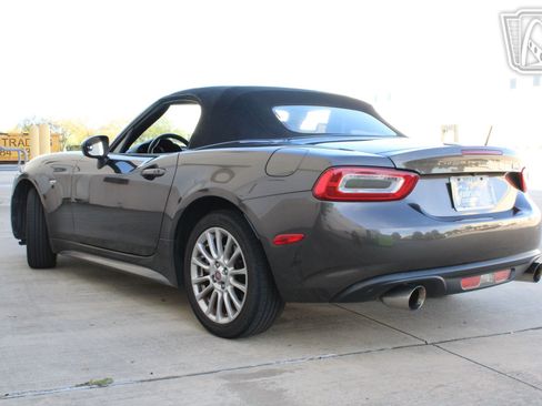 Used 2017 FIAT 124 Spider Classica image 18