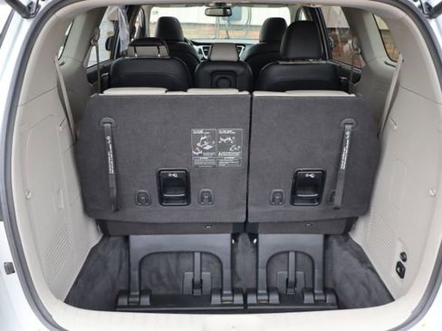 Used 2020 Kia Sedona SX FWD image 38