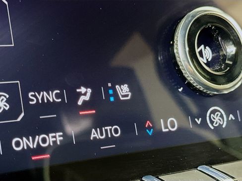 Certified 2025 GMC Yukon Denali Ultimate image 19