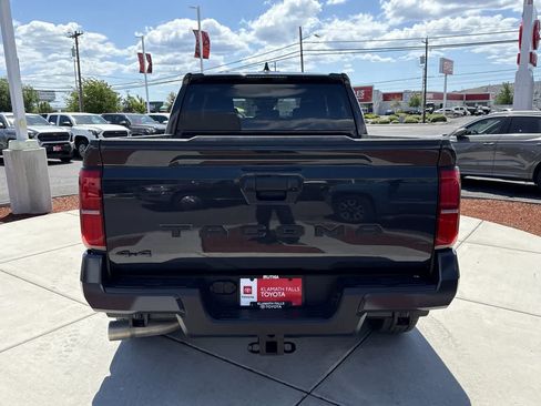 Used 2025 Toyota Tacoma TRD Sport AWD/4WD image 4
