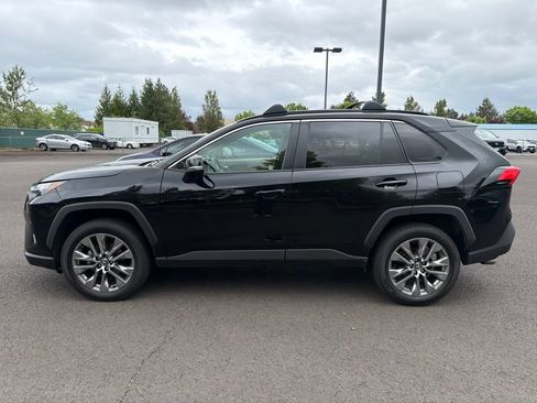 Used 2023 Toyota RAV4 XLE Premium AWD/4WD image 5