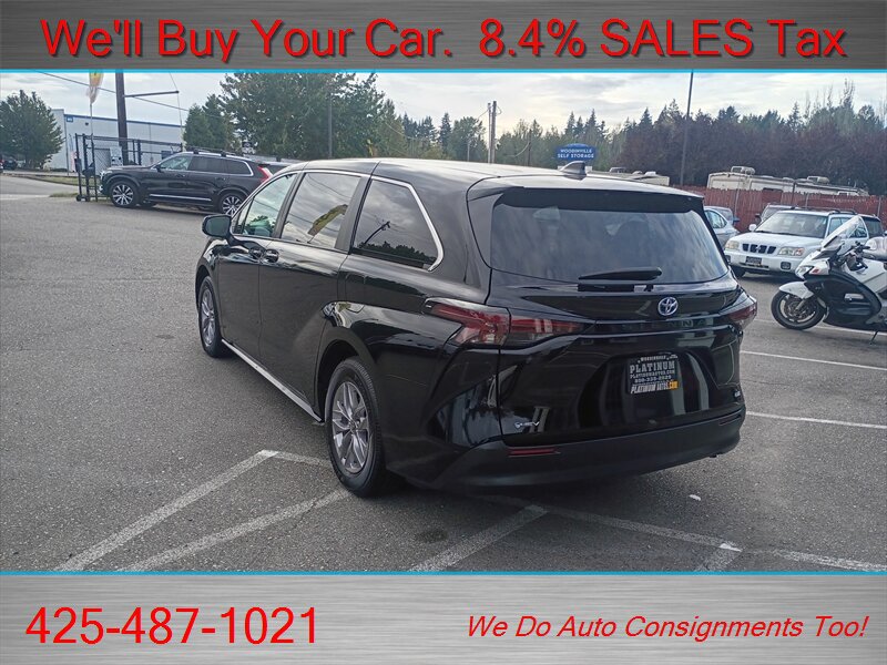 Used 2025 Toyota Sienna LE FWD image 8