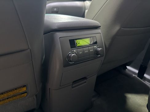 Used 2010 Toyota Highlander Limited AWD/4WD image 35