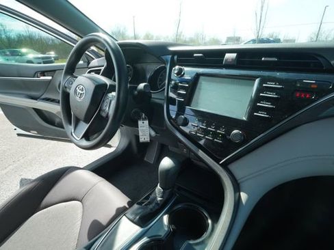 Used 2018 Toyota Camry LE image 31