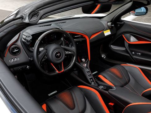 Used 2024 McLaren 750S Spider RWD image 62