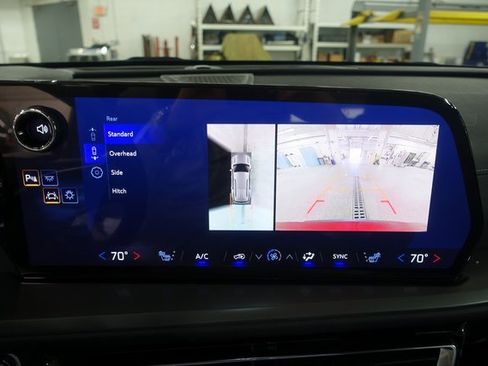 Used 2025 Chevrolet Traverse LT w/ Enhanced Driving Package image 15