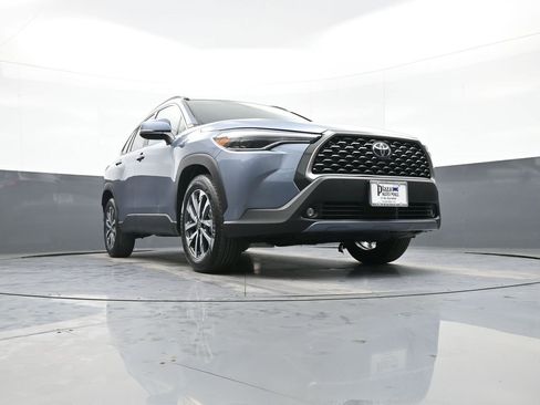 Certified 2023 Toyota Corolla Cross XLE image 28