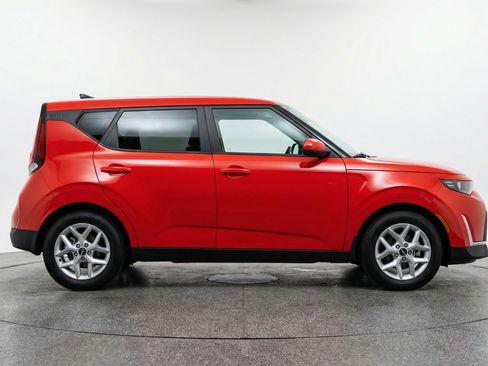 Used 2025 Kia Soul LX w/ LX Technology Package image 11