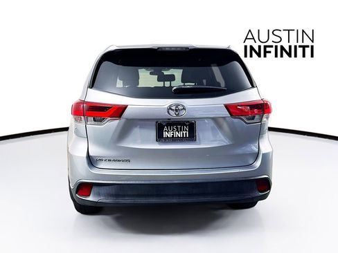 Used 2018 Toyota Highlander LE image 6