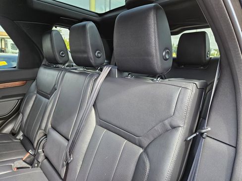 Used 2018 Land Rover Discovery HSE image 17