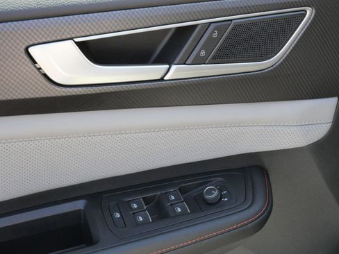 Certified 2025 Volkswagen Atlas Peak Edition SE AWD/4WD image 19