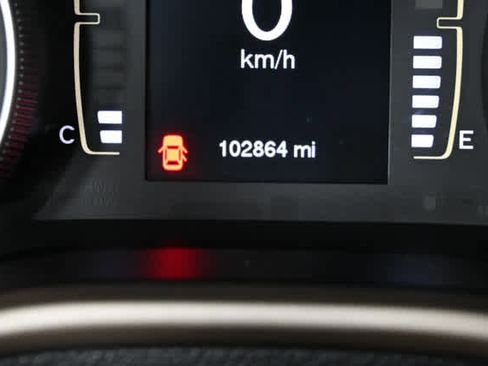 Used 2017 Jeep Cherokee Sport image 4