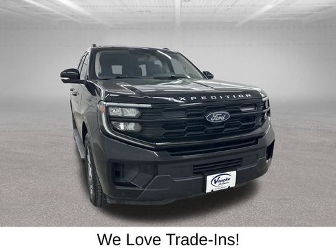 Used 2025 Ford Expedition Active AWD/4WD image 3