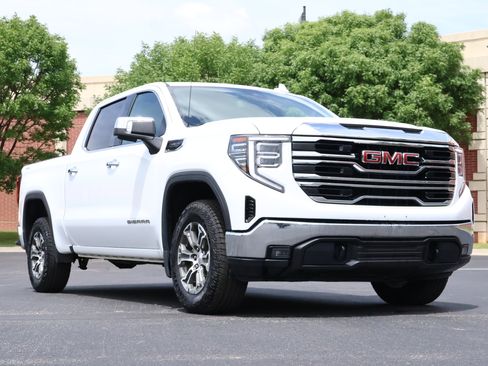 Used 2025 GMC Sierra 1500 SLT AWD/4WD image 1