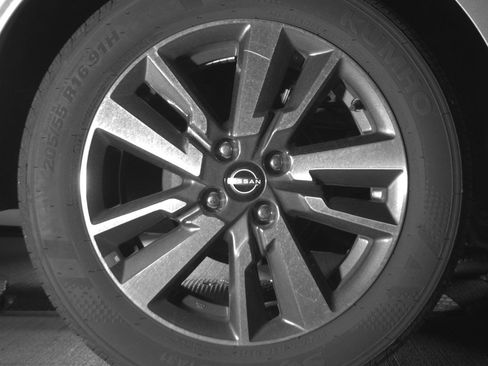 Used 2025 Nissan Versa SV FWD image 18