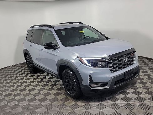 Used 2023 Honda Passport TrailSport image 2