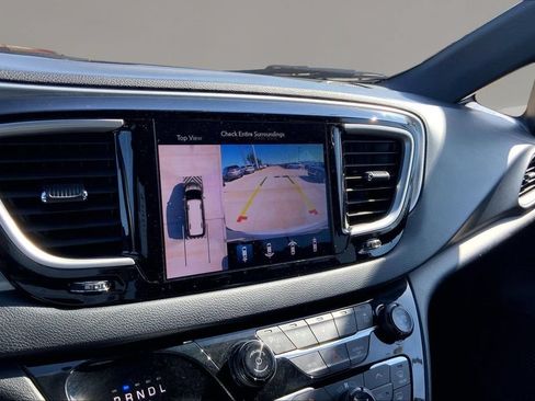 Used 2020 Chrysler Pacifica Touring-L Plus FWD image 21