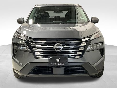Used 2025 Nissan Rogue SV AWD/4WD image 2