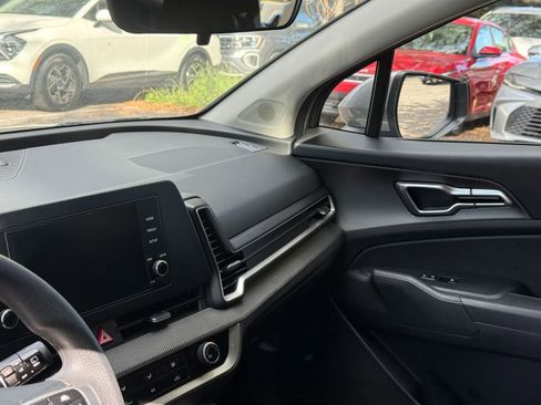 Used 2025 Kia Sportage LX image 30