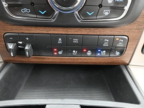 Used 2015 RAM 1500 Laramie w/ Convenience Group AWD/4WD image 17
