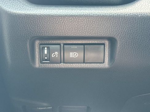 Used 2025 Toyota RAV4 XLE AWD/4WD image 32