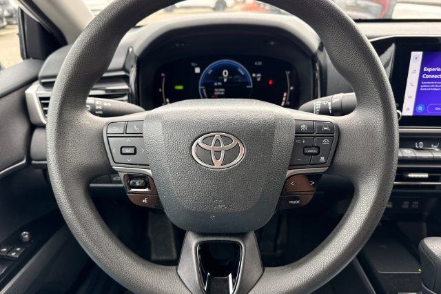 Used 2025 Toyota Camry LE FWD image 28