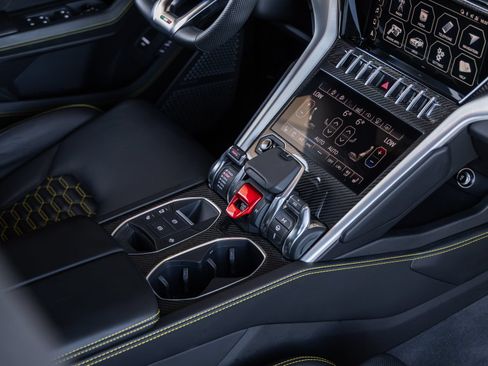 Used 2021 Lamborghini Urus AWD/4WD image 37