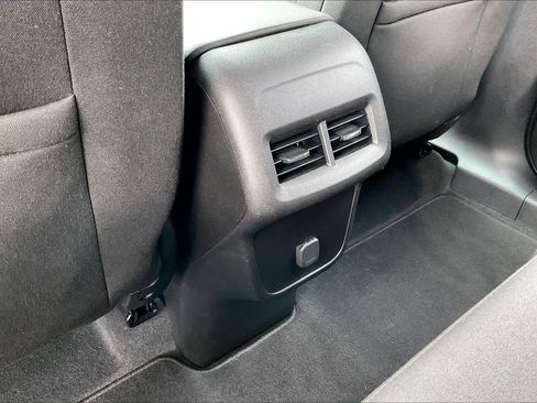 Used 2018 Chevrolet Equinox LT image 32