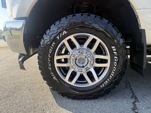 Used 2017 Ford F250 Lariat w/ FX4 Off-Road Package AWD/4WD image 23