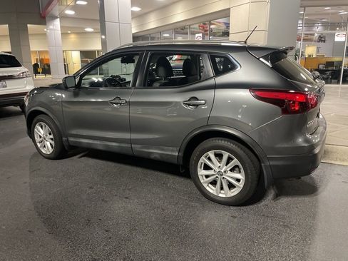 Used 2019 Nissan Rogue Sport SV w/ Technology Package image 4
