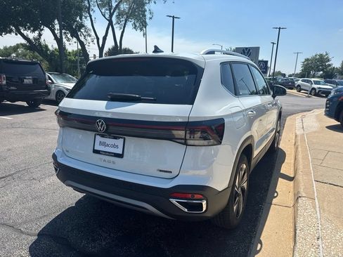 Used 2025 Volkswagen Taos SE w/ Panoramic Sunroof Package AWD/4WD image 6