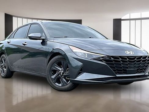 Used 2021 Hyundai Elantra SEL w/ Convenience Package image 3