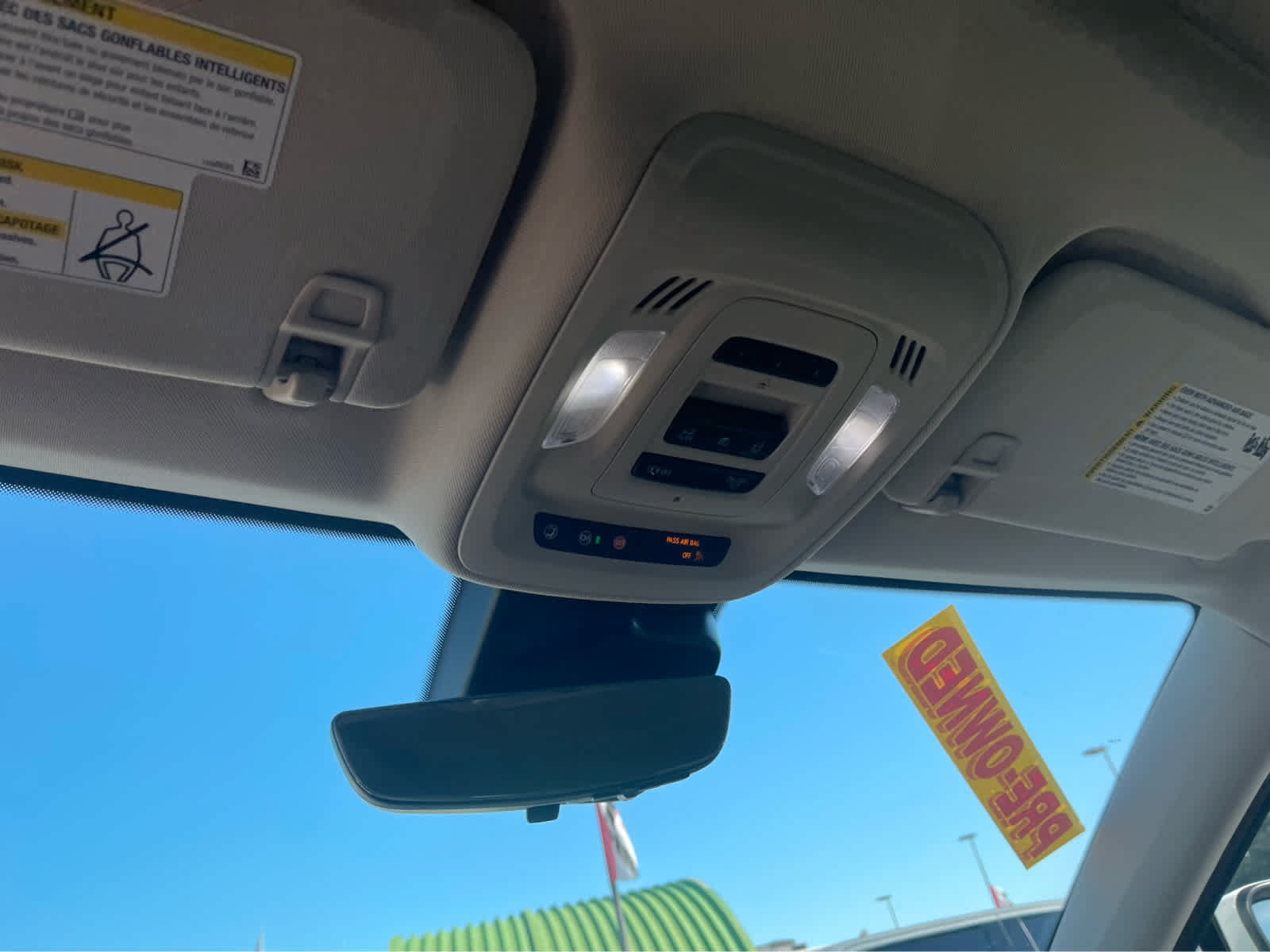 Used 2022 Buick Envision Avenir w/ Technology Package II FWD image 18