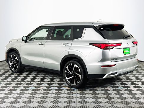 Used 2022 Mitsubishi Outlander SE image 6