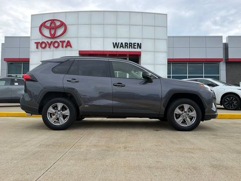 Used 2025 Toyota RAV4 LE AWD/4WD image 3