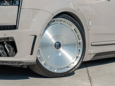 Used 2025 Rolls-Royce Cullinan Black Badge image 25