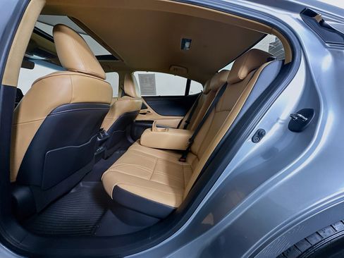 Used 2024 Lexus ES 300h Ultra Luxury w/ Accessory Package (Z1) FWD image 29