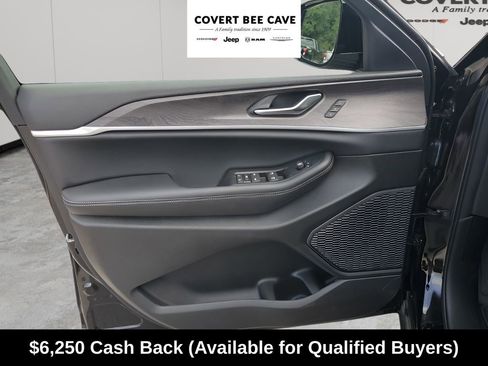 New 2025 Jeep Grand Cherokee Limited w/ Black Appearance Package image 27