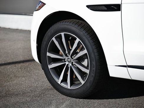 New 2026 Jaguar F-PACE R-Dynamic S image 5