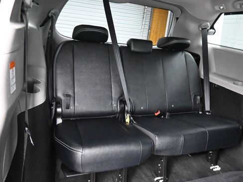 Used 2016 Toyota Sienna SE Premium w/ Protection Package FWD image 53
