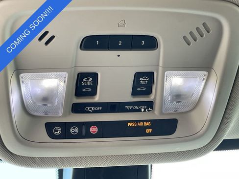 Used 2019 Chevrolet Traverse LT w/ LT Premium Package AWD/4WD image 32