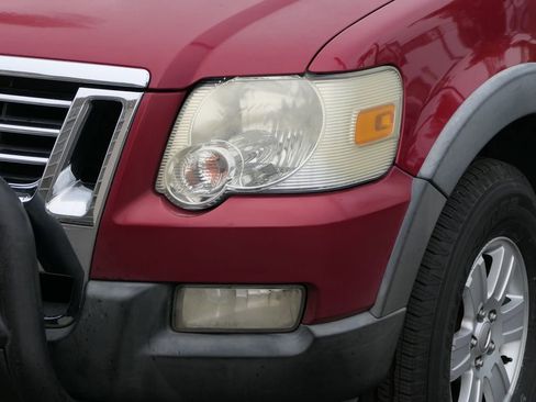 Used 2010 Ford Explorer Sport Trac XLT image 12