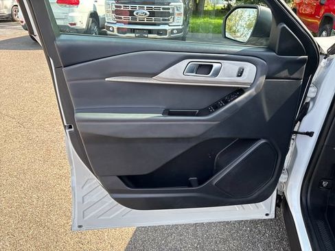 Used 2025 Ford Explorer Active AWD/4WD image 7