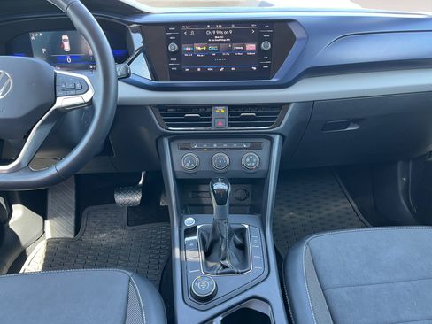 Certified 2022 Volkswagen Taos SE AWD/4WD image 12