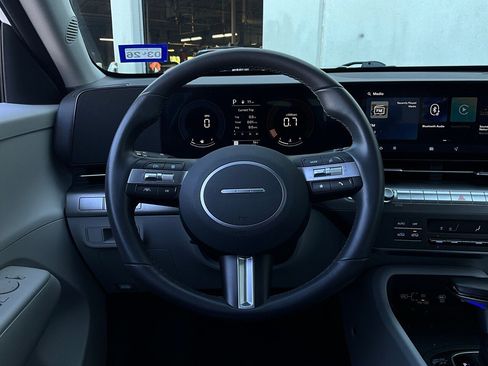 Used 2025 Hyundai Kona SEL image 34
