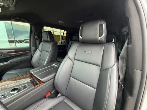 Used 2023 Cadillac Escalade ESV Luxury w/ LPO, Floor Liner Package RWD image 10