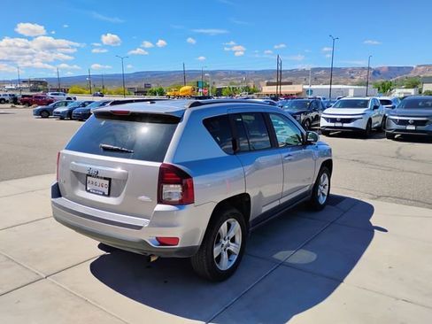 Used 2016 Jeep Compass Latitude AWD/4WD image 5