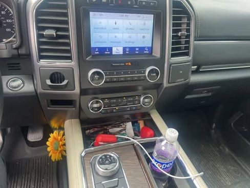 Used 2020 Ford Expedition Platinum image 3